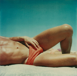 Loinclothed hobby; Obr�zek dne - the picture od the day - �awa rel -  Photo by Tom Bianchi 