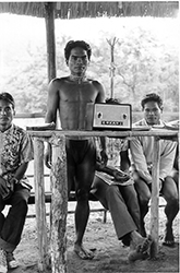 Loinclothed hobby; Obr�zek dne - the picture od the day - �awa rel - A PM radio is being presented to this village of Ilongots