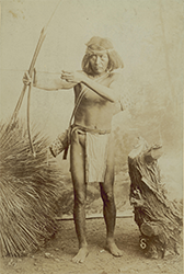 Loinclothed hobby; Obr�zek dne - the picture od the day - �awa rel - Indian man drawing back a bow with an arrow