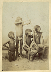 Loinclothed hobby; Obr�zek dne - the picture od the day - �awa rel - Portrait of Indian boys, one with a bow and arrow, possibly in Arizona