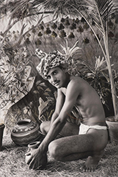 Loinclothed hobby; Obr�zek dne - the picture od the day - �awa rel - Studio portrait of a young Indian man 