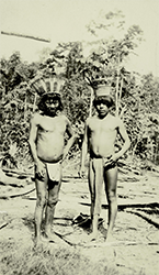 Loinclothed hobby; Obr�zek dne - the picture od the day - �awa rel - Two indian men