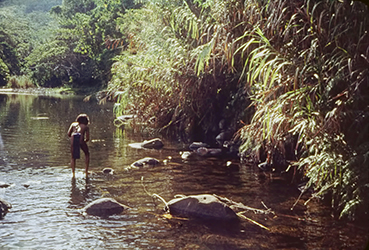 Loinclothed hobby; Obr�zek dne - the picture od the day - �awa rel - Nueva Vizcaya, Ilongot (Bugkalot) Tribe. Photo by Pierre Wayser, 1978 Philippines, Luzon