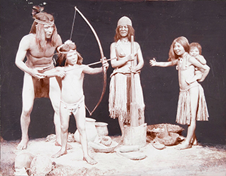 Loinclothed hobby; Obr�zek dne - the picture od the day - �awa rel - Photo by DeLancey W. Gill,  Family Group of Cocopa Indians