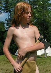 Loinclothed hobby; Obr�zek dne - the picture od the day - �awa rel -   indian summer camp