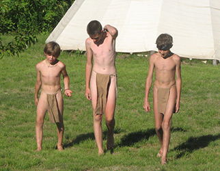 Loinclothed hobby; Obr�zek dne - the picture od the day - �awa rel -   indian summer camp