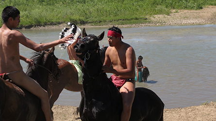 Loinclothed hobby; Obr�zek dne - the picture od the day - �awa rel - Little Bighorn Battle Reenactment