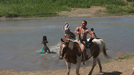 Loinclothed hobby; Obr�zek dne - the picture od the day - �awa rel - Little Bighorn Battle Reenactment