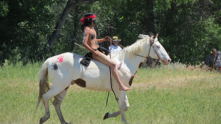 Loinclothed hobby; Obr�zek dne - the picture od the day - �awa rel - Little Bighorn Battle Reenactment