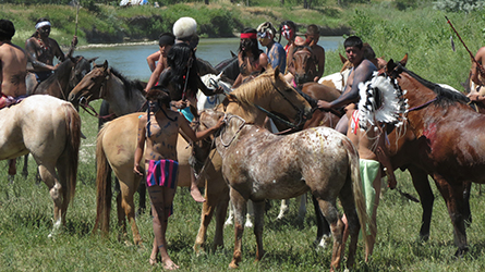 Loinclothed hobby; Obr�zek dne - the picture od the day - �awa rel - Little Bighorn Battle Reenactment