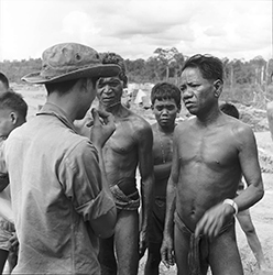 Loinclothed hobby; Obr�zek dne - the picture od the day - �awa rel - Vintage loinclothed Vietnam