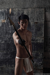 Loinclothed hobby; Obr�zek dne - the picture od the day - �awa rel - Loinclothed & armed
