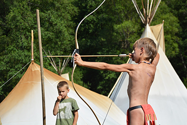 Loinclothed hobby; Obr�zek dne - the picture od the day - �awa rel - Wakantopa, Indian summer-camp 1/2