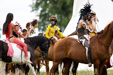 Loinclothed hobby; Obr�zek dne - the picture od the day - �awa rel - Little Bighorn Battle reenactment 2022 - billingsgazette.com ~  photo by Mike Clark