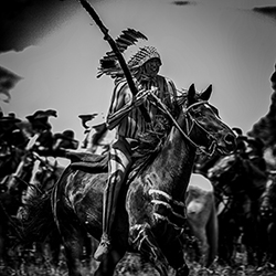 Loinclothed hobby; Obr�zek dne - the picture od the day - �awa rel - Battle of Little Bighorn reenactment ~ photo by Chris Schroeder 