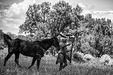Loinclothed hobby; Obr�zek dne - the picture od the day - �awa rel - Battle of Little Bighorn reenactment ~ photo by Chris Schroeder 