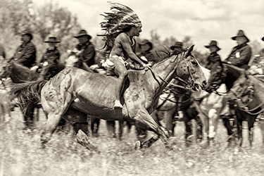 Loinclothed hobby; Obr�zek dne - the picture od the day - �awa rel - Battle of Little Bighorn reenactment ~ photo by Chris Schroeder 