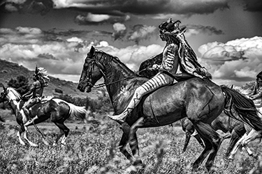 Loinclothed hobby; Obr�zek dne - the picture od the day - �awa rel - Battle of Little Bighorn reenactment ~ photo by Chris Schroeder 