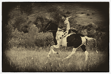 Loinclothed hobby; Obr�zek dne - the picture od the day - �awa rel - Battle of Little Bighorn reenactment ~ photo by Chris Schroeder 