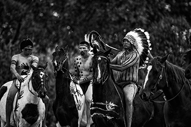 Loinclothed hobby; Obr�zek dne - the picture od the day - �awa rel - Battle of Little Bighorn reenactment ~ photo by Chris Schroeder 