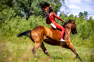 Loinclothed hobby; Obr�zek dne - the picture od the day - �awa rel - Battle of Little Bighorn reenactment ~ photo by Chris Schroeder 