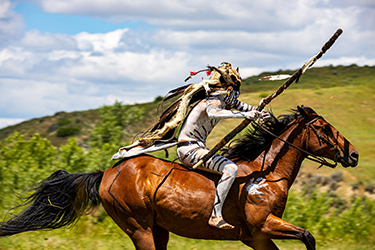 Loinclothed hobby; Obr�zek dne - the picture od the day - �awa rel - Battle of Little Bighorn reenactment ~ photo by Chris Schroeder 