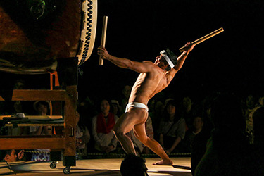 Loinclothed hobby; Obr�zek dne - the picture od the day - �awa rel - Loinclothed sound of Kodo