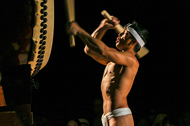 Loinclothed hobby; Obr�zek dne - the picture od the day - �awa rel - Loinclothed sound of Kodo