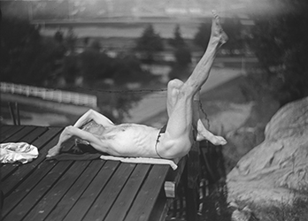 Loinclothed hobby; Obr�zek dne - the picture od the day - �awa rel - Paavo Nurmen ~ (loinlothed) flying Finn 