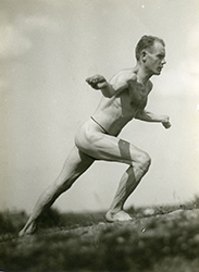 Loinclothed hobby; Obr�zek dne - the picture od the day - �awa rel - Paavo Nurmen ~ (loinlothed) flying Finn 
