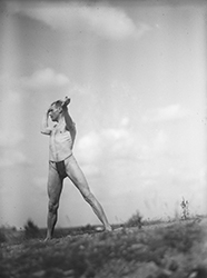 Loinclothed hobby; Obr�zek dne - the picture od the day - �awa rel - Paavo Nurmen ~ (loinlothed) flying Finn 
