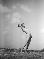Loinclothed hobby; Obr�zek dne - the picture od the day - �awa rel - Paavo Nurmen ~ (loinlothed) flying Finn 