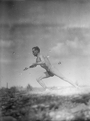 Loinclothed hobby; Obr�zek dne - the picture od the day - �awa rel - Paavo Nurmen ~ (loinlothed) flying Finn 