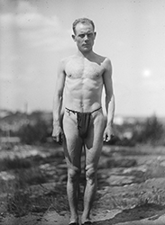 Loinclothed hobby; Obr�zek dne - the picture od the day - �awa rel - Paavo Nurmen ~ (loinlothed) flying Finn 