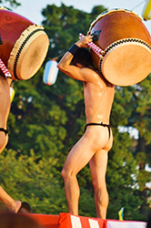 Loinclothed hobby; Obr�zek dne - the picture od the day - �awa rel - Loinclothed drumer