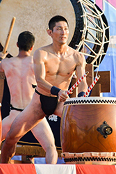Loinclothed hobby; Obr�zek dne - the picture od the day - �awa rel - Loinclothed drumer