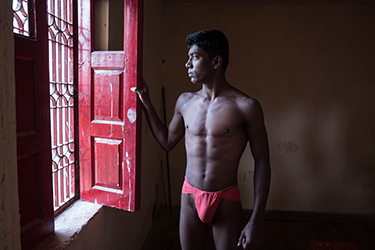 Loinclothed hobby; Obr�zek dne - the picture od the day - �awa rel - photo by Alfonso Perez de Velasco - Kushti fighters