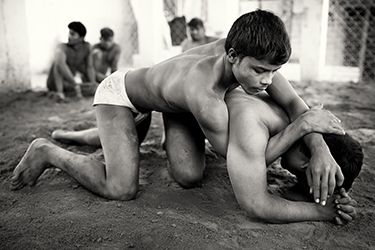 Loinclothed hobby; Obr�zek dne - the picture od the day - �awa rel - photo by photo by Dietmar Temps, Traditional mud wrestler in Kolkata, India