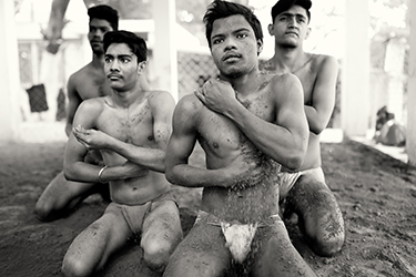 Loinclothed hobby; Obr�zek dne - the picture od the day - �awa rel - photo by photo by Dietmar Temps, Traditional mud wrestler in Kolkata, India