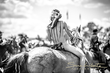 Loinclothed hobby; Obr�zek dne - the picture od the day - �awa rel - photo by Sara Liberte - 2022 Little Big Horn Battle Reenactment
