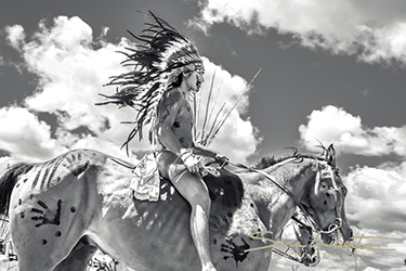 Loinclothed hobby; Obr�zek dne - the picture od the day - �awa rel - photo by Sara Liberte - 2022 Little Big Horn Battle Reenactment