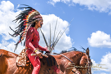 Loinclothed hobby; Obr�zek dne - the picture od the day - �awa rel - photo by Sara Liberte - 2022 Little Big Horn Battle Reenactment