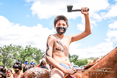 Loinclothed hobby; Obr�zek dne - the picture od the day - �awa rel - photo by Sara Liberte - 2022 Little Big Horn Battle Reenactment