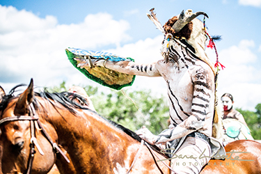 Loinclothed hobby; Obr�zek dne - the picture od the day - �awa rel - photo by Sara Liberte - 2022 Little Big Horn Battle Reenactment
