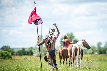 Loinclothed hobby; Obr�zek dne - the picture od the day - �awa rel - photo by Sara Liberte - 2022 Little Big Horn Battle Reenactment