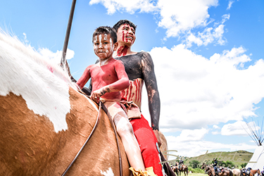 Loinclothed hobby; Obr�zek dne - the picture od the day - �awa rel - photo by Sara Liberte - 2022 Little Big Horn Battle Reenactment