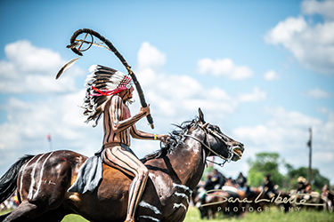 Loinclothed hobby; Obr�zek dne - the picture od the day - �awa rel - photo by Sara Liberte - 2022 Little Big Horn Battle Reenactment