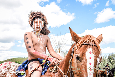 Loinclothed hobby; Obr�zek dne - the picture od the day - �awa rel - photo by Sara Liberte - 2022 Little Big Horn Battle Reenactment