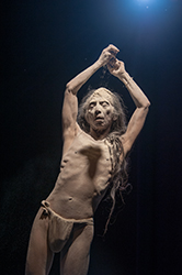 Loinclothed hobby; Obr�zek dne - the picture od the day - �awa rel - photo by Sara Liberte - photo by Barbara Walzer - Butoh style ~ Atsushi Takenouchi ~ Sommerwerft 2022