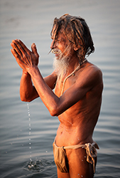 Loinclothed hobby; Obr�zek dne - the picture od the day - �awa rel - photo by Dietmar Temps - Sadhu in Maheshwar, Madhya Pradesh, India